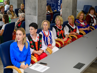 Przedstawiciele Kół Gospodyń Wiejskich na sali konferencyjnej starostwa 
