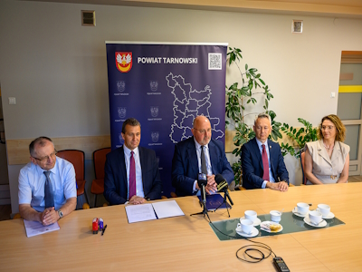 Rozpoczęcie konferencji z udziałem wójta Pleśnej oraz dziennikarzy